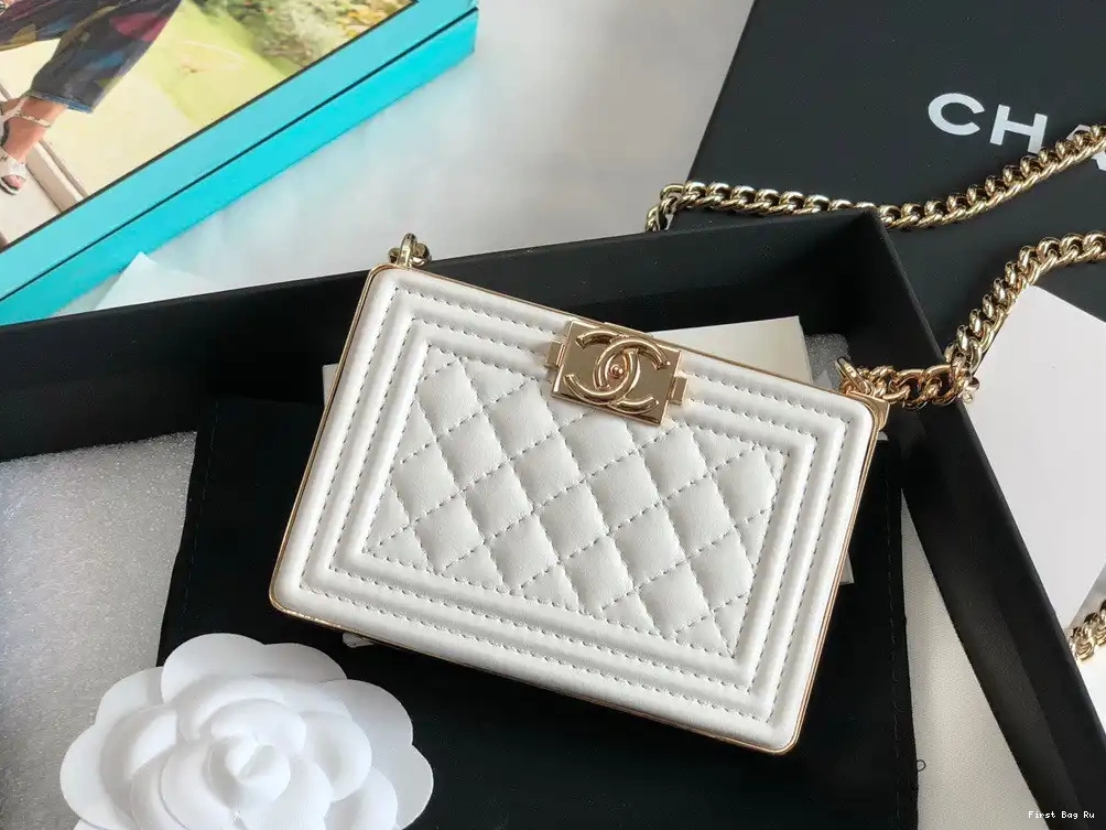 Firstbag Ru BOY MINAUDIERE CHANEL 0607